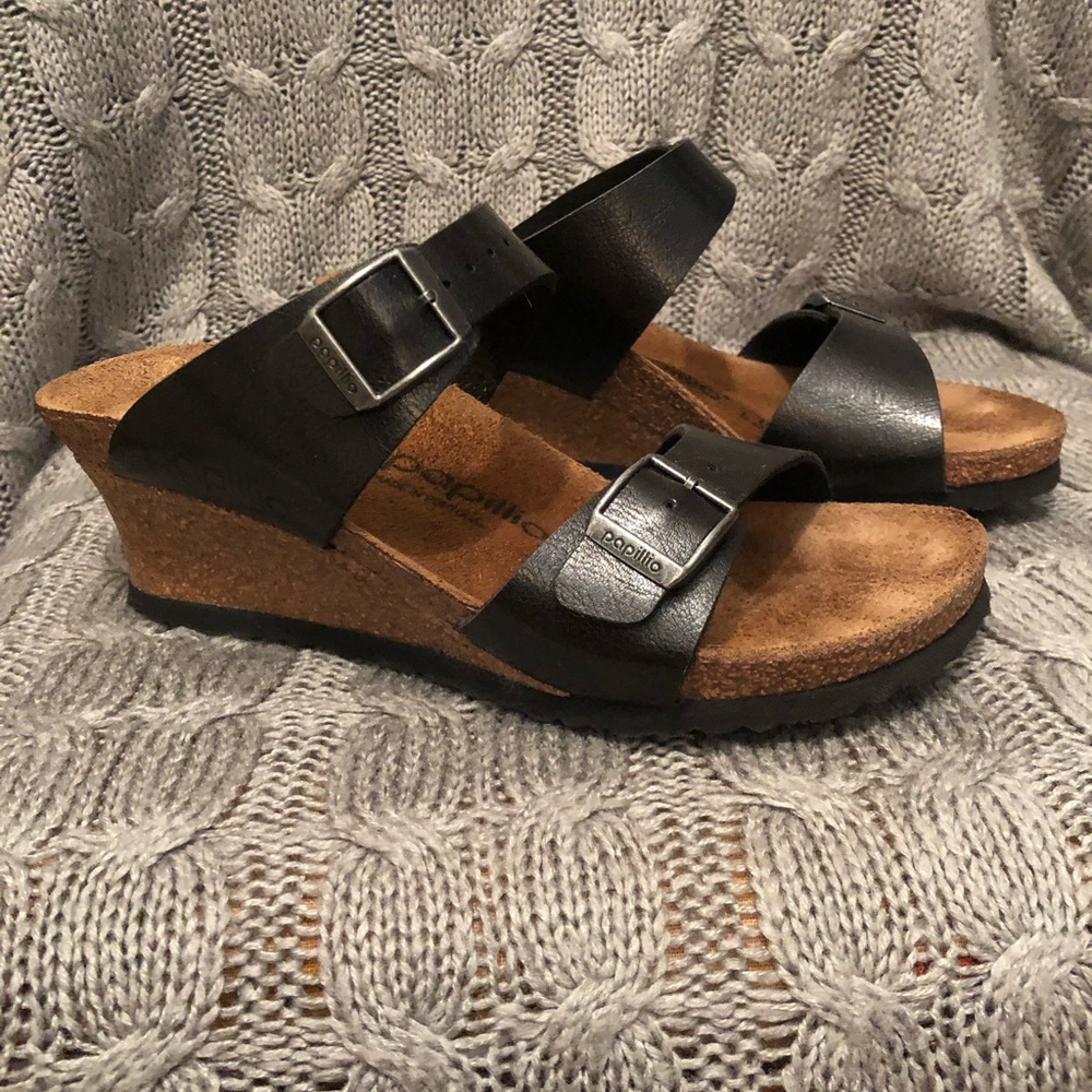 Papillio black wedges